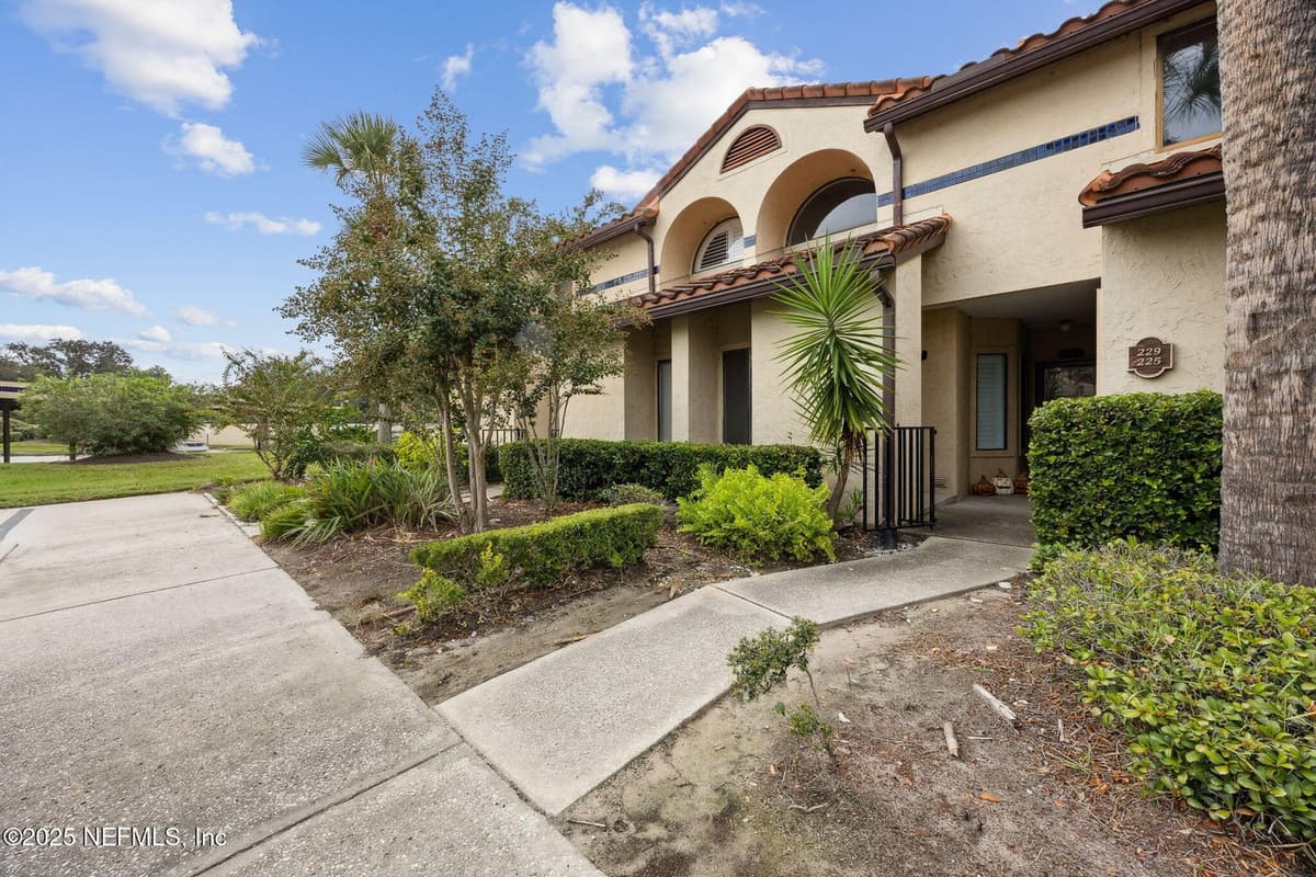 3809 LAVISTA Circle 229, Jacksonville, FL 32217 2