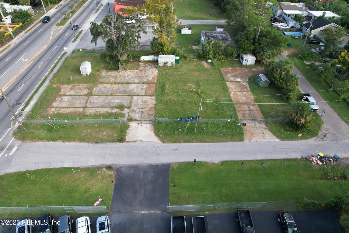 8601 LEM TURNER Road, Jacksonville, FL 32208 2