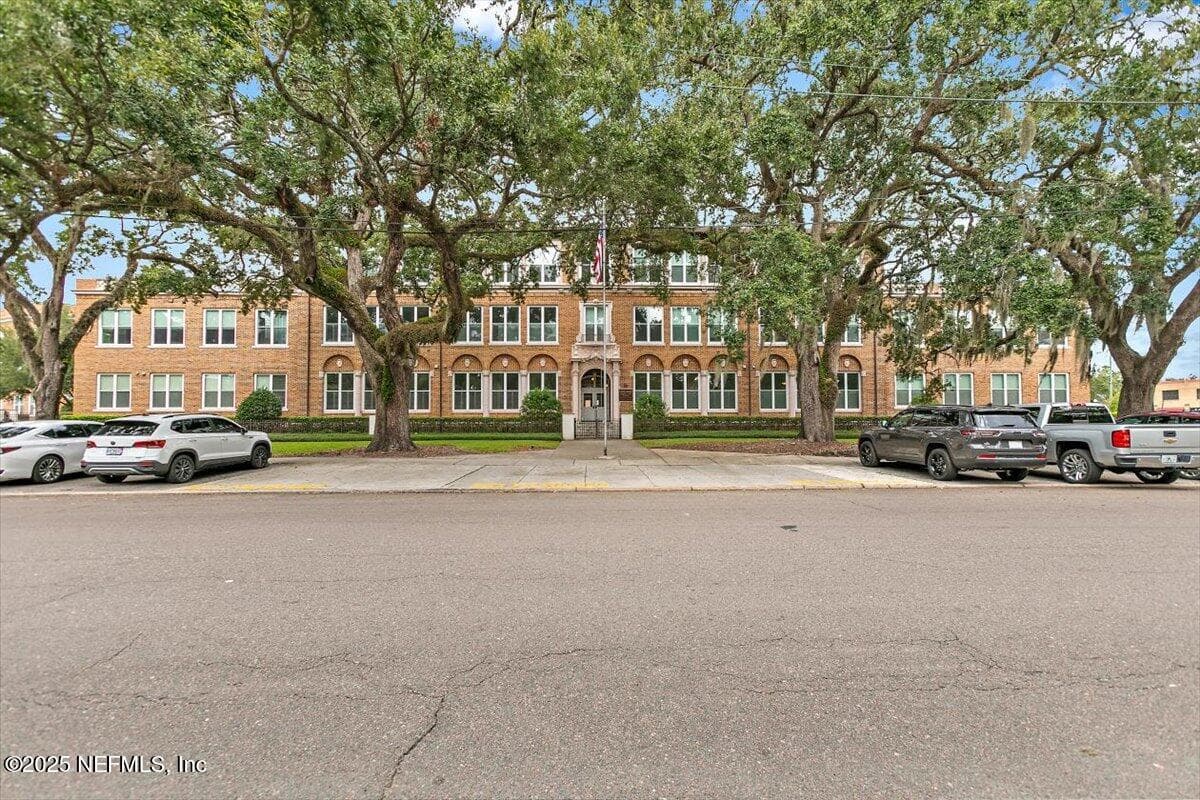 2525 COLLEGE Street 2202, Jacksonville, FL 32204 2