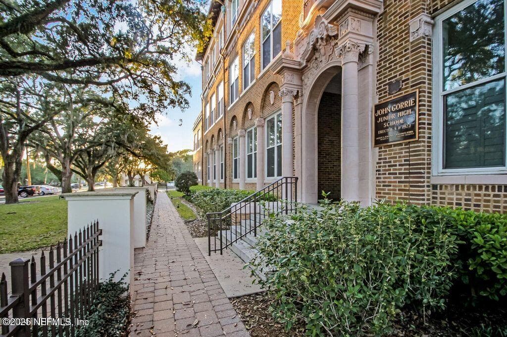 2525 COLLEGE Street 2202, Jacksonville, FL 32204