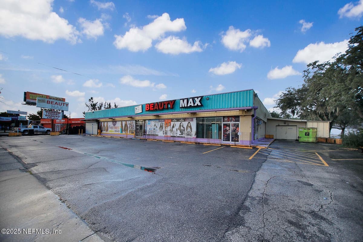5804 BEACH Boulevard, Jacksonville, FL 32207 2