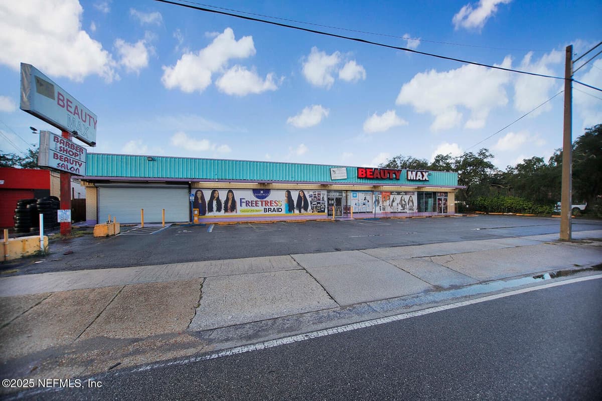 5804 BEACH Boulevard, Jacksonville, FL 32207 3