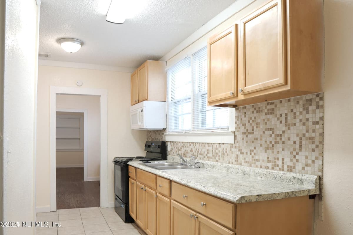 1473 STATE Street W, Jacksonville, FL 32209 3