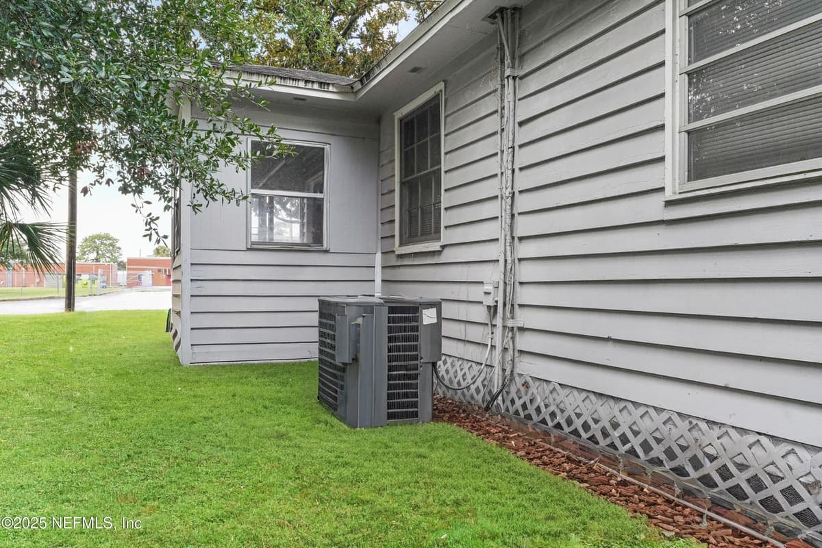4609 CAMBRIDGE Road, Jacksonville, FL 32210 3