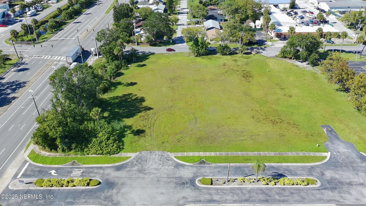 945 6TH Street, Daytona Beach, FL 32117 2