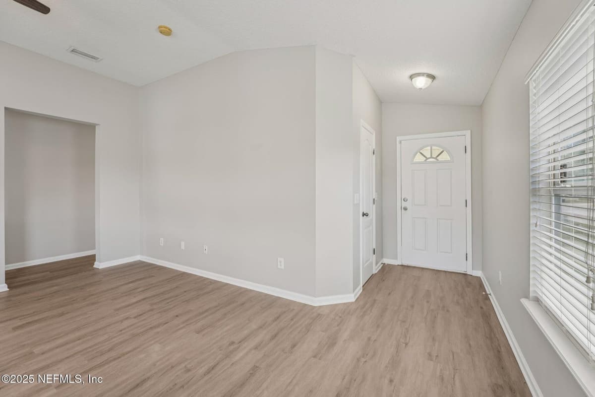1068 MORNING LIGHT Road, Jacksonville, FL 32218 2