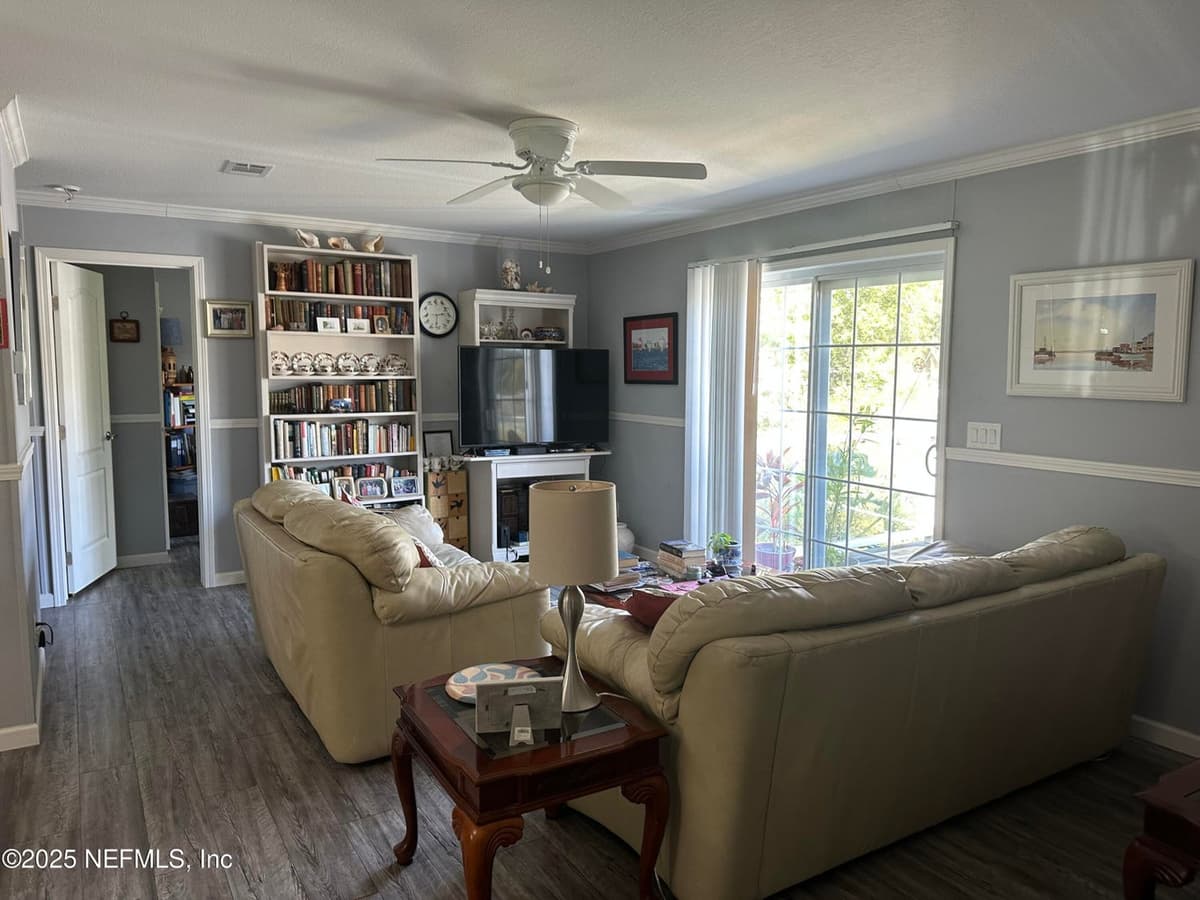156 LAKE MARGO Drive, Satsuma, FL 32189 3
