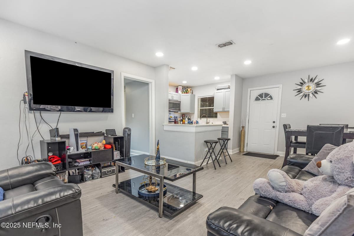 6055 WILSON Boulevard, Jacksonville, FL 32210 2
