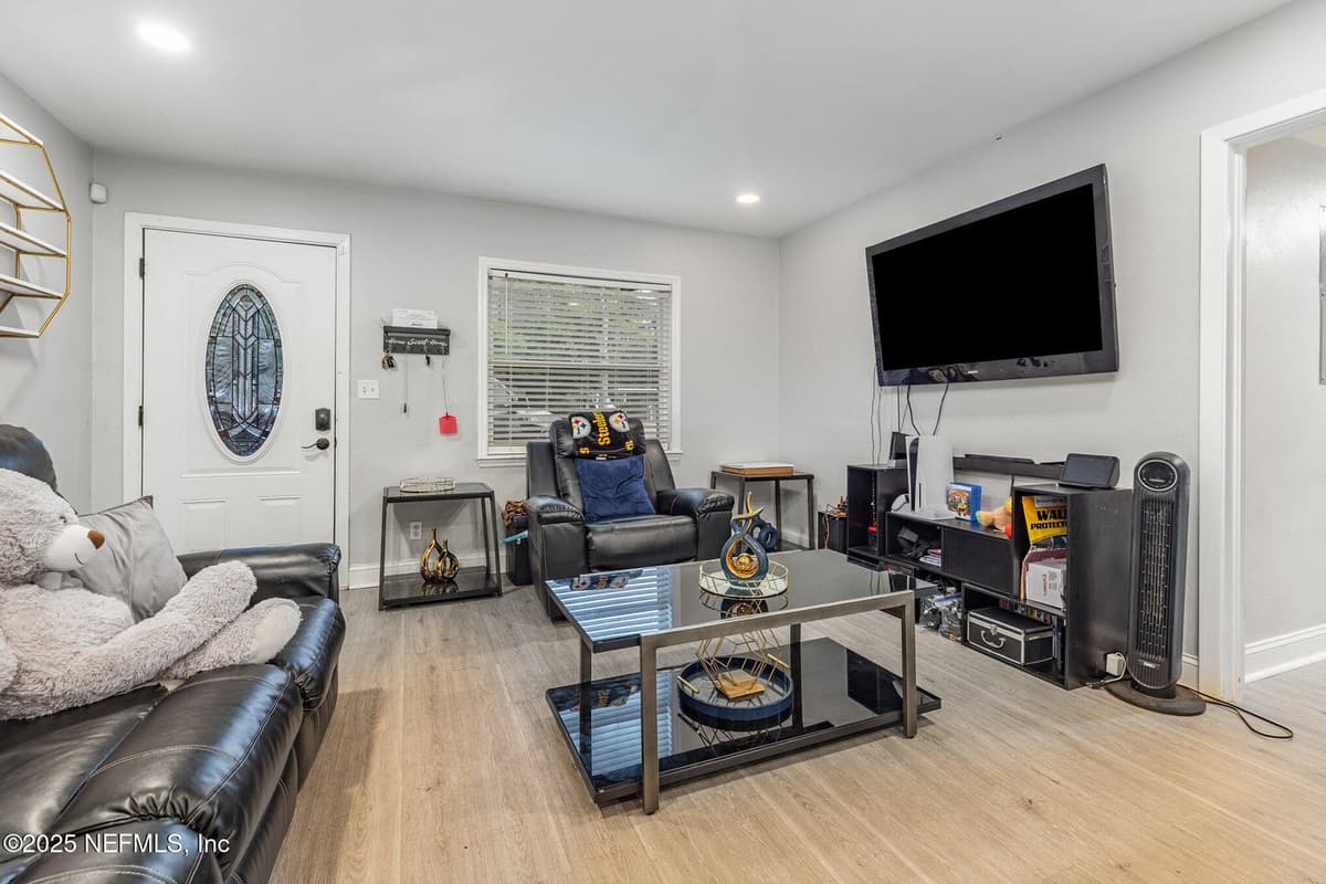 6055 WILSON Boulevard, Jacksonville, FL 32210 3