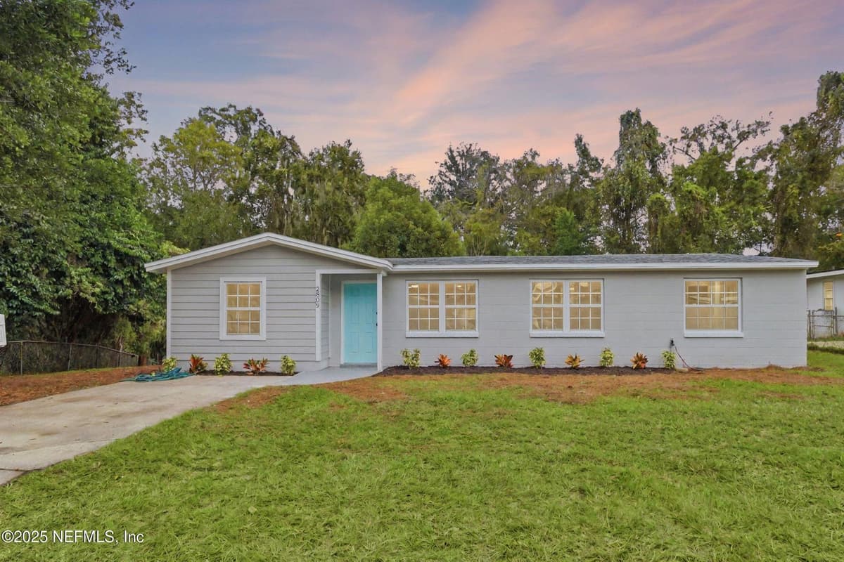 2809 PARR Court E, Jacksonville, FL 32216 2