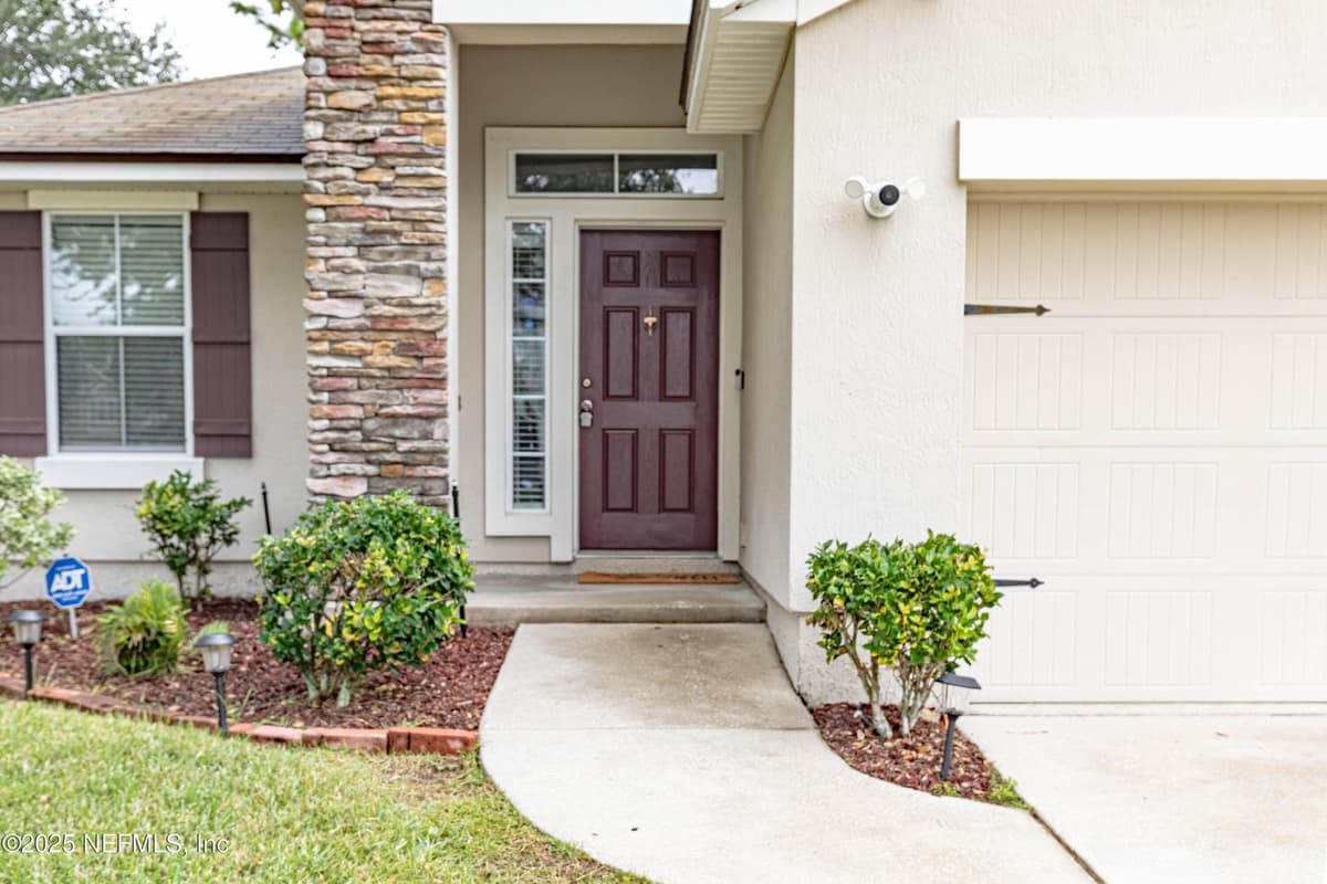 211 AMBER RIDGE Road, Jacksonville, FL 32218 3
