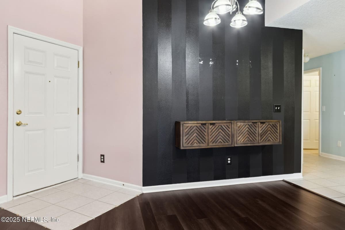 3700 KIRKPATRICK Circle 8-11, Jacksonville, FL 32210 3