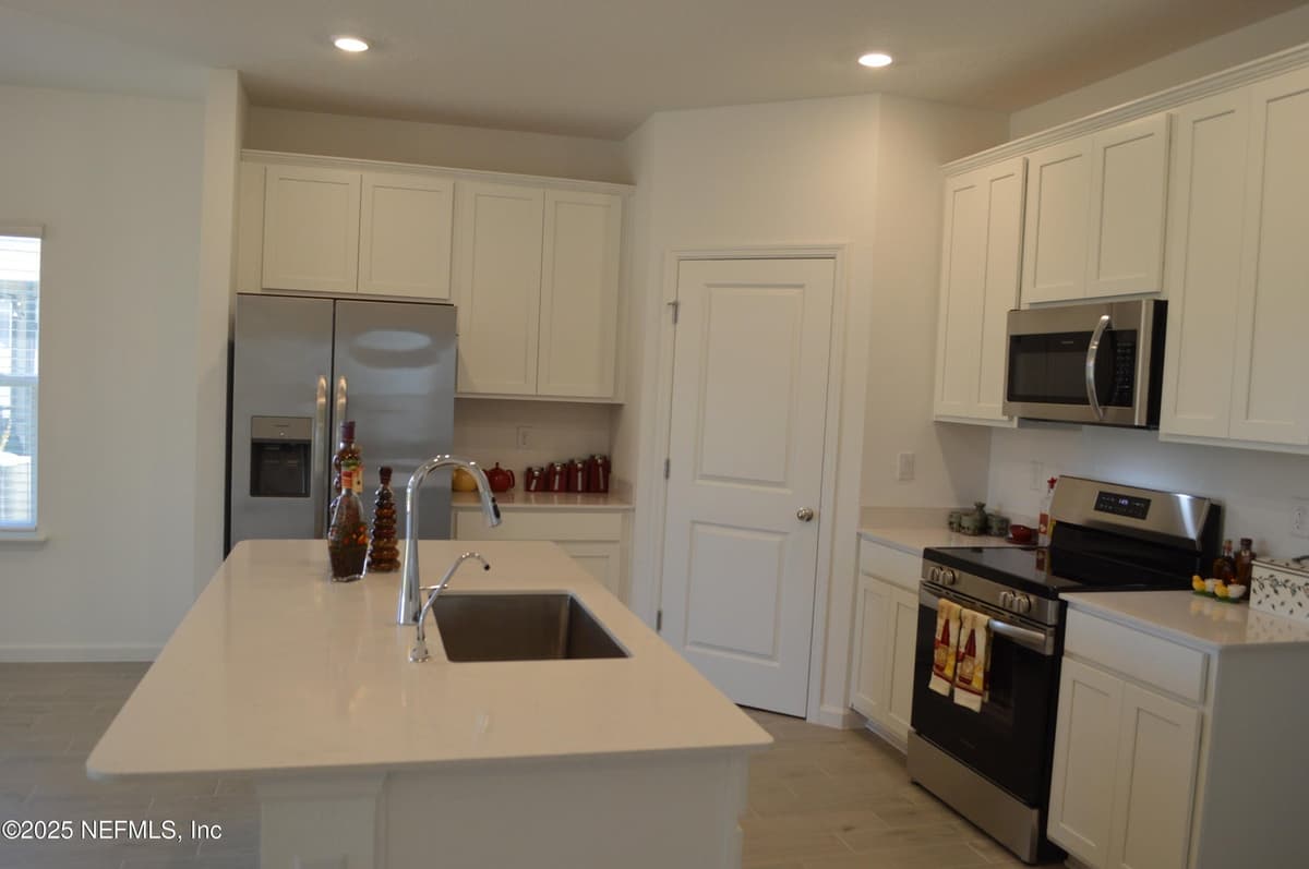 15537 THOMAS CREEK Way, Jacksonville, FL 32218 3