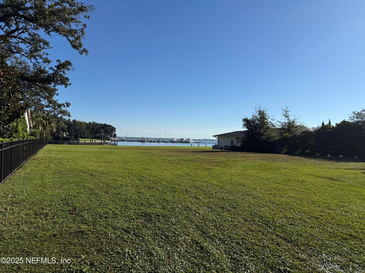 4233 VENETIA Boulevard, Jacksonville, FL 32210 2