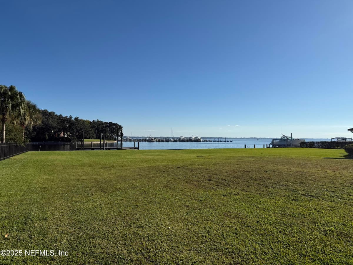 4233 VENETIA Boulevard, Jacksonville, FL 32210 3