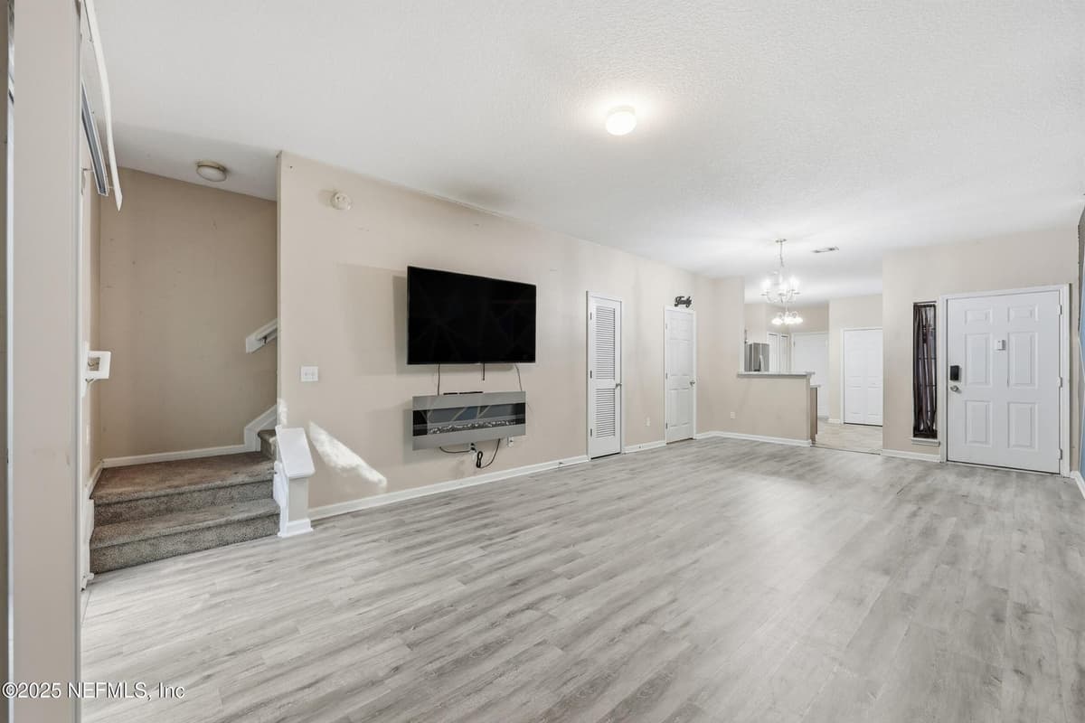 4794 PLAYPEN Drive, Jacksonville, FL 32210 2