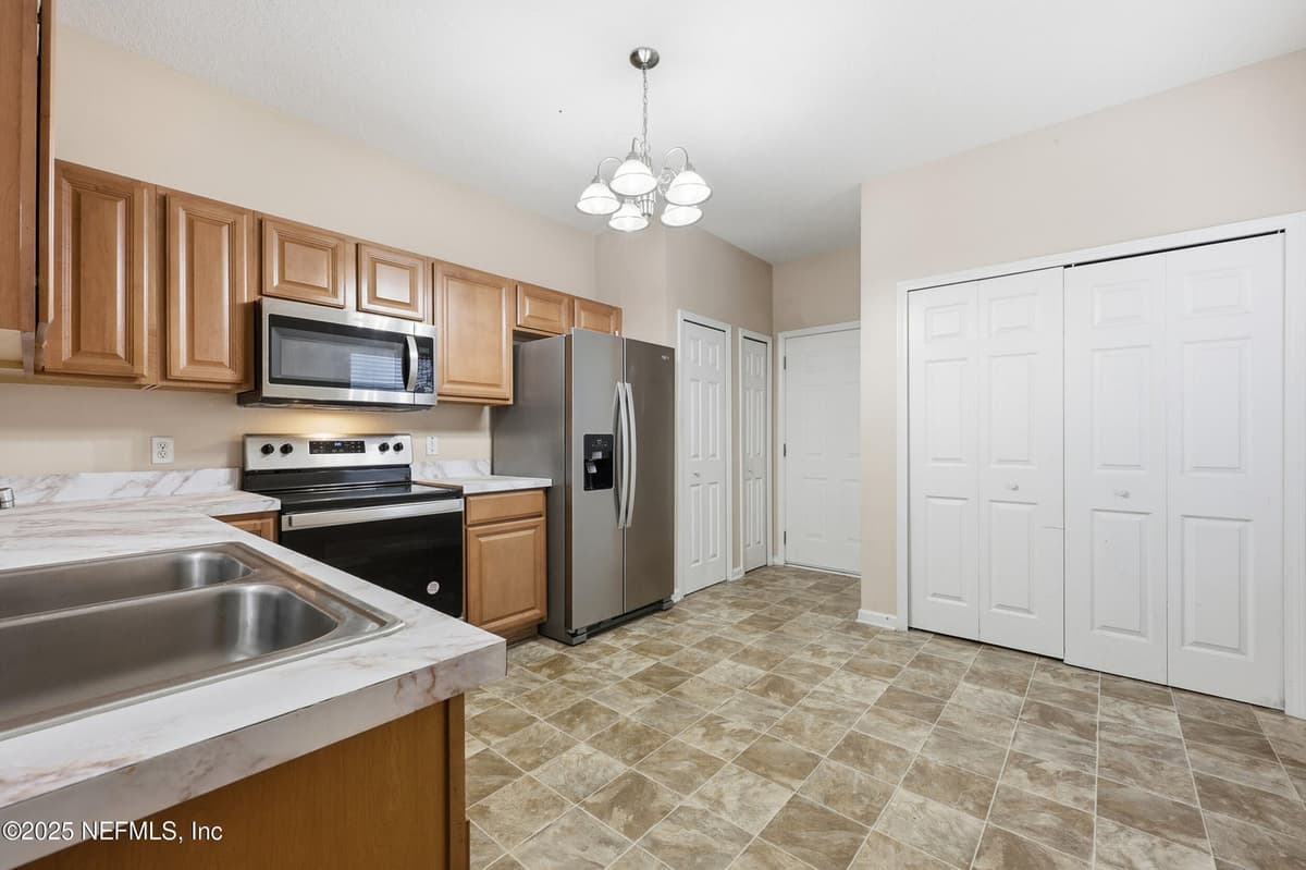 4794 PLAYPEN Drive, Jacksonville, FL 32210 3
