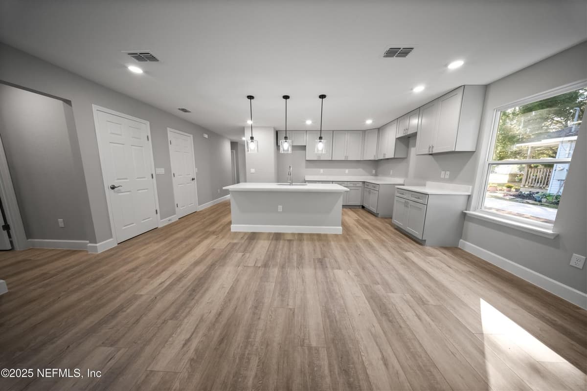 5036 SEABOARD Avenue, Jacksonville, FL 32210 3