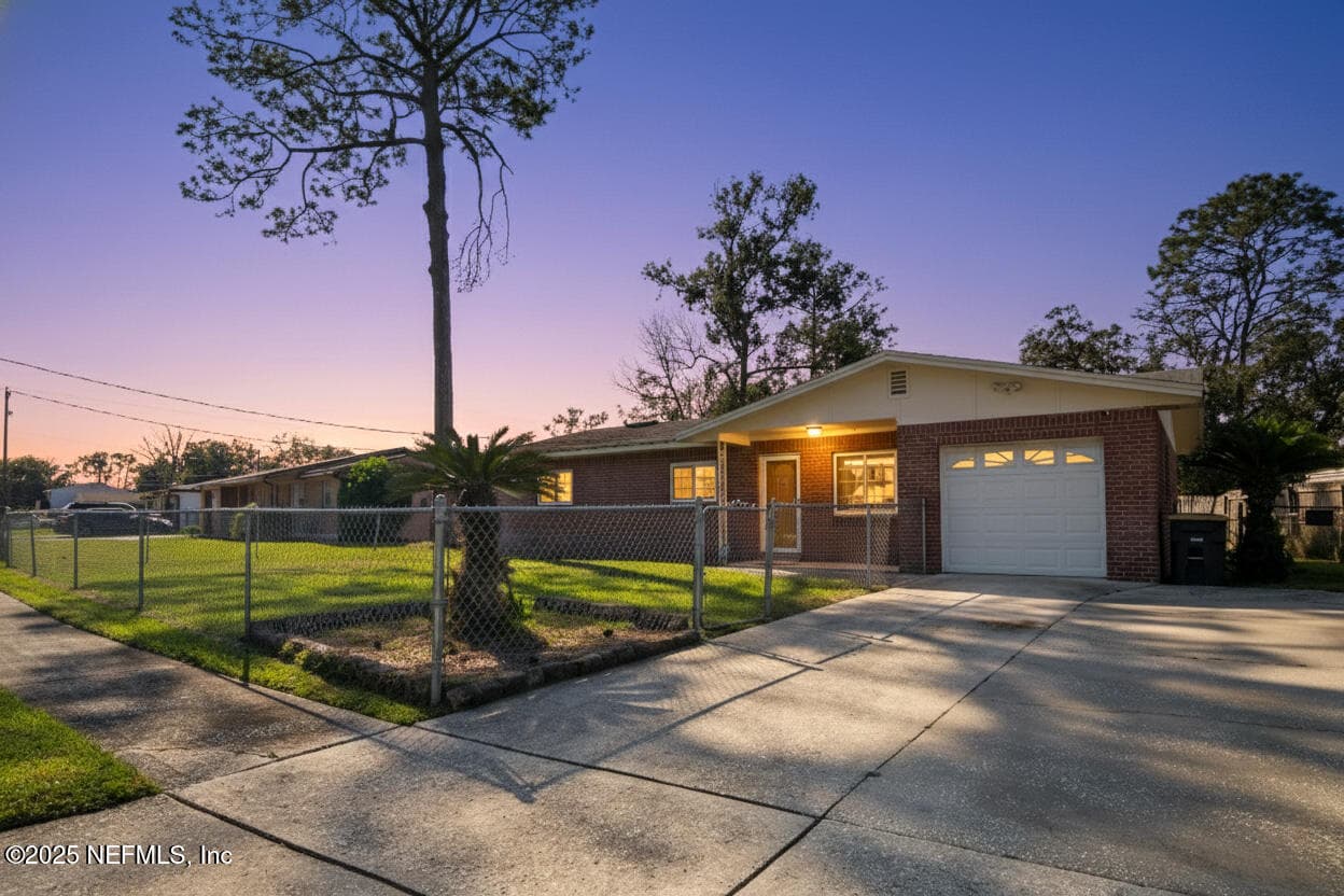 8342 BARRACUDA Road, Jacksonville, FL 32244