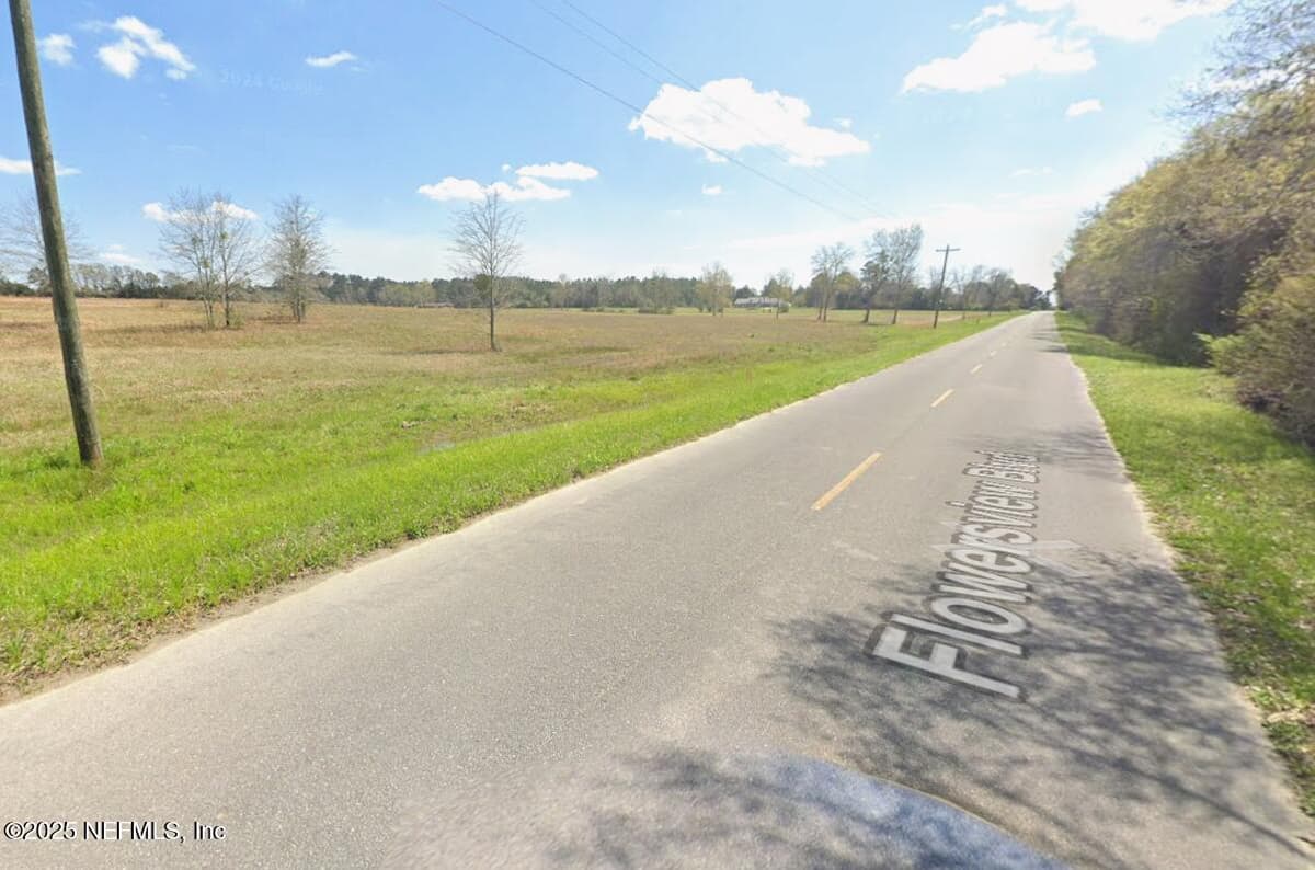 101 FLOWERSVIEW Boulevard, Paxton, FL 32567 2