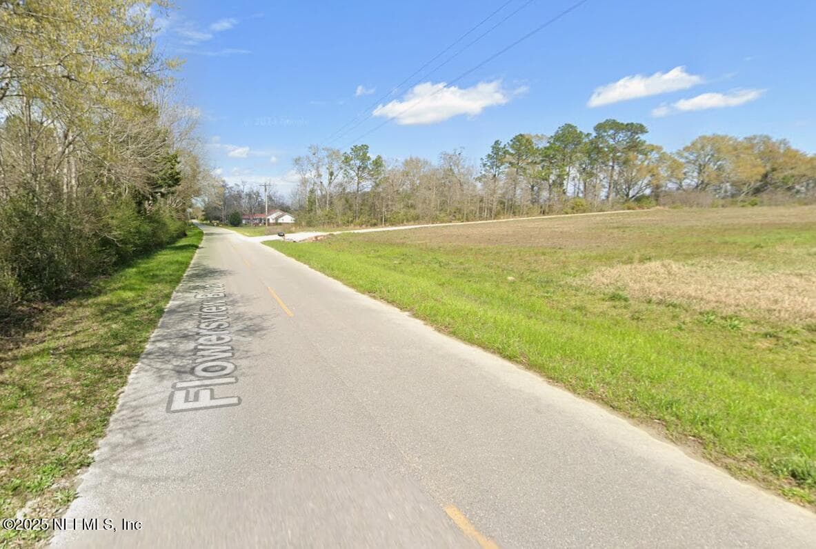 101 FLOWERSVIEW Boulevard, Paxton, FL 32567 3