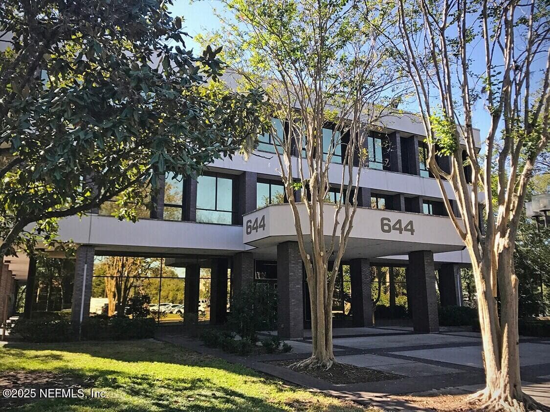 644 CESERY Boulevard, Jacksonville, FL 32211 2
