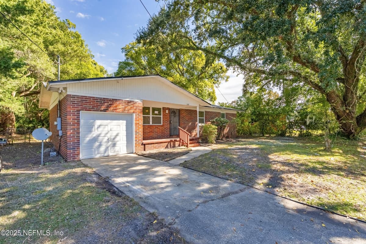 5557 CLEVELAND Road, Jacksonville, FL 32209 3