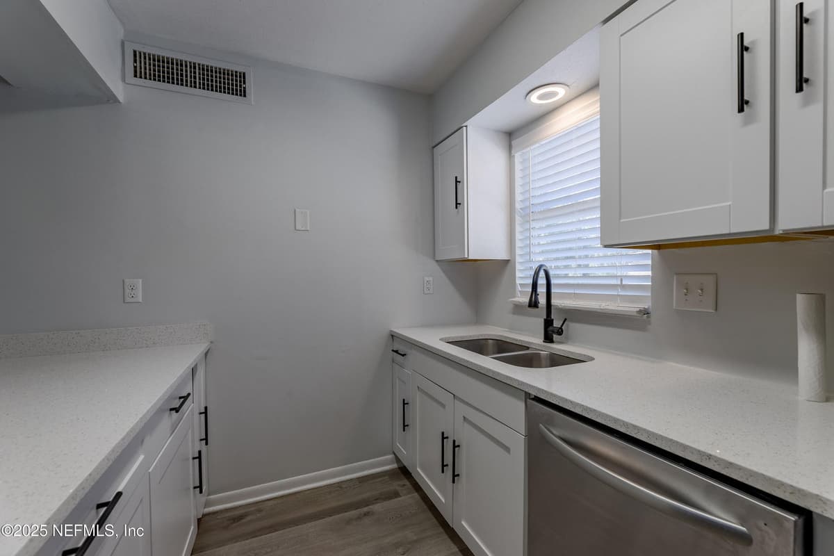 1950 PAINE Avenue A-4, Jacksonville, FL 32211 3