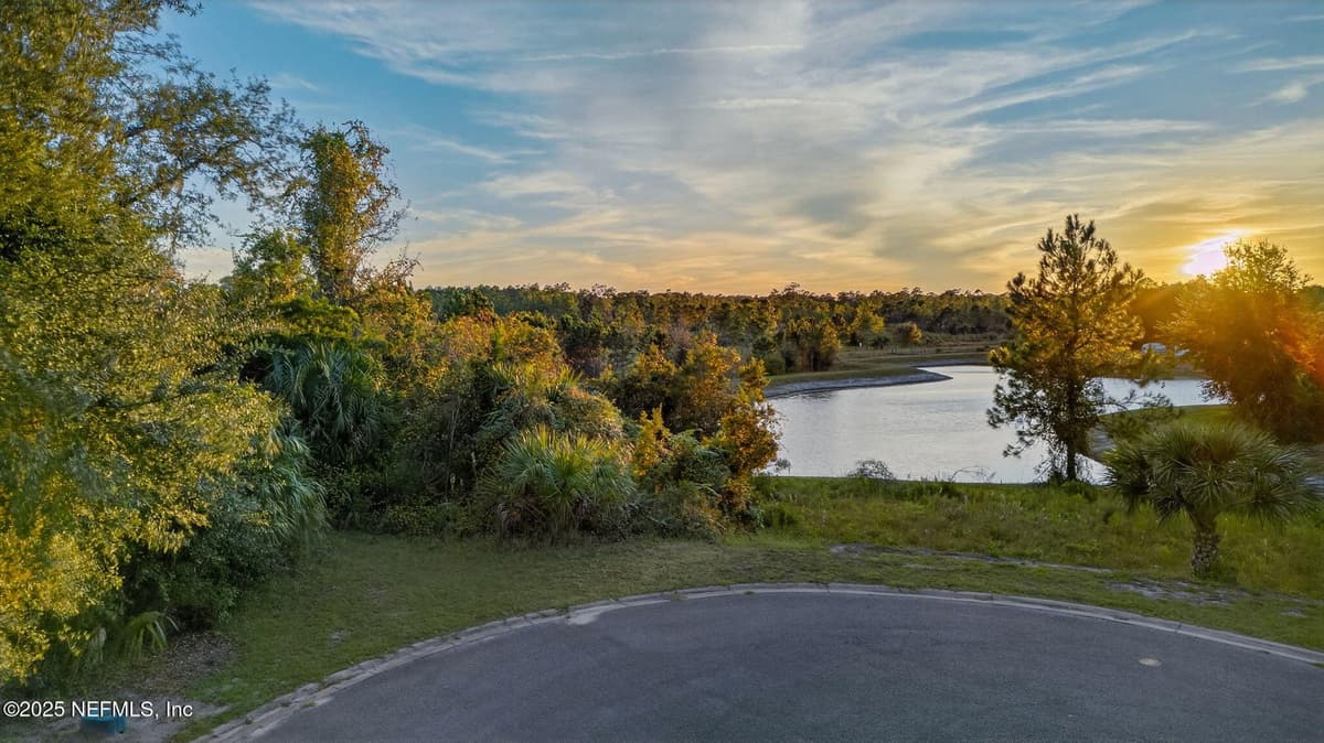 211 VILLAGE Drive, Welaka, FL 32193 3