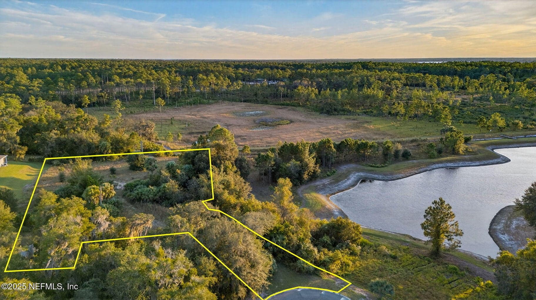 211 VILLAGE Drive, Welaka, FL 32193