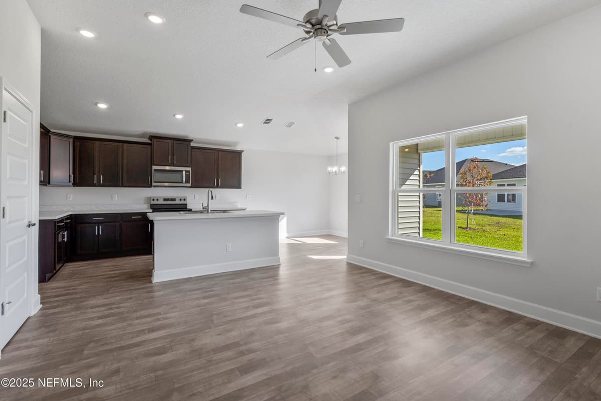 8382 HELMSLEY Boulevard, Jacksonville, FL 32219 3