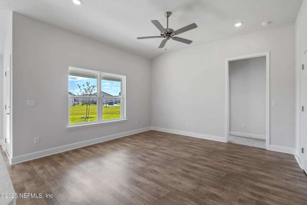8382 HELMSLEY Boulevard, Jacksonville, FL 32219 2