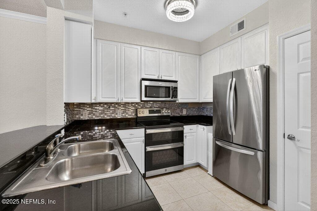 8539 GATE Parkway W 9325, Jacksonville, FL 32216, Jacksonville, FL - photo 2