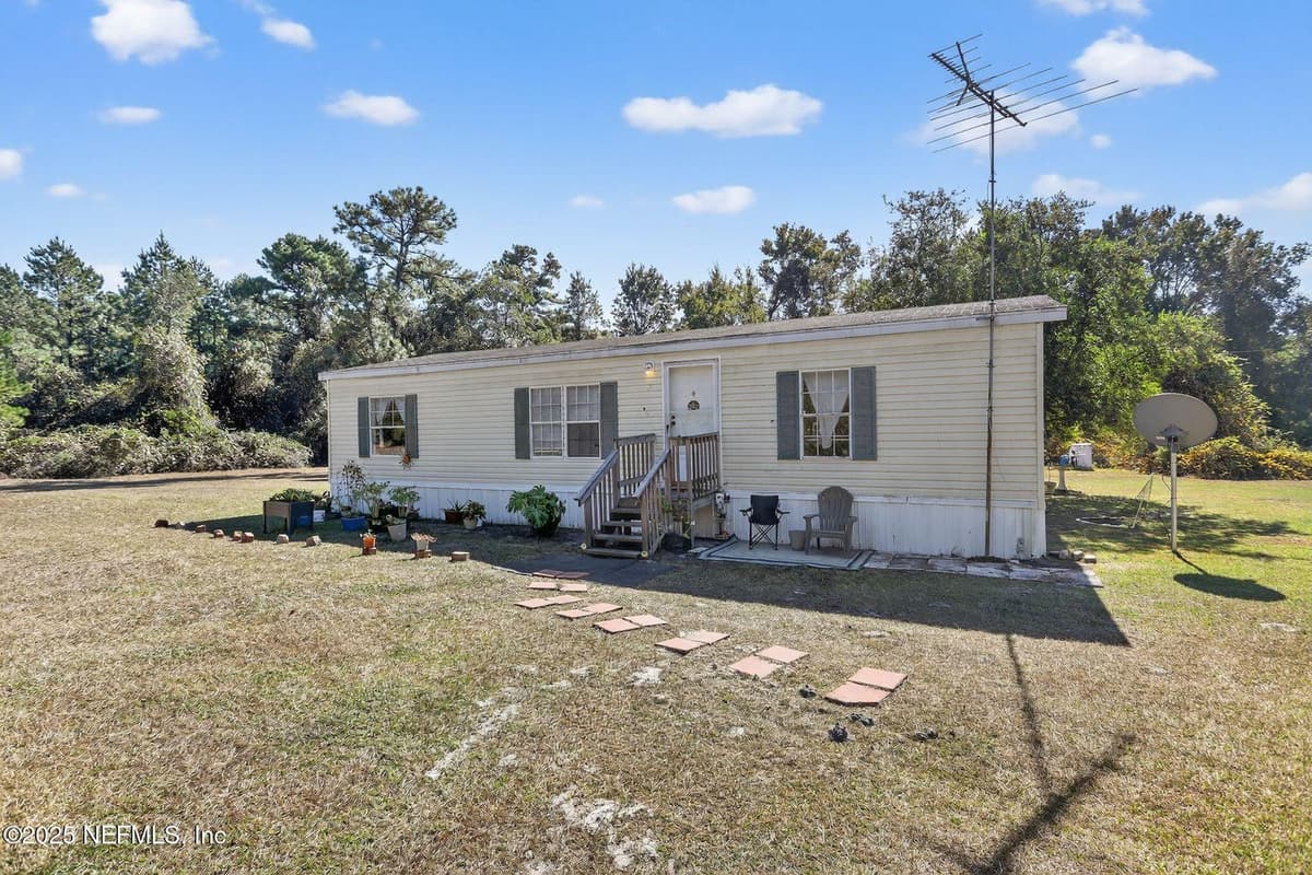 136 E MOCCASIN CREEK Lane, Palatka, FL 32177 2