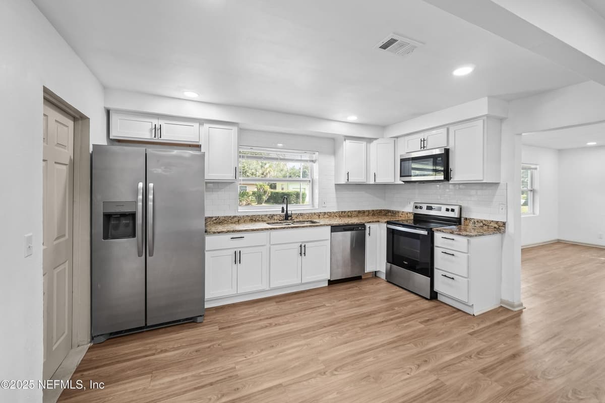 6910 CARTIER Circle, Jacksonville, FL 32208 2