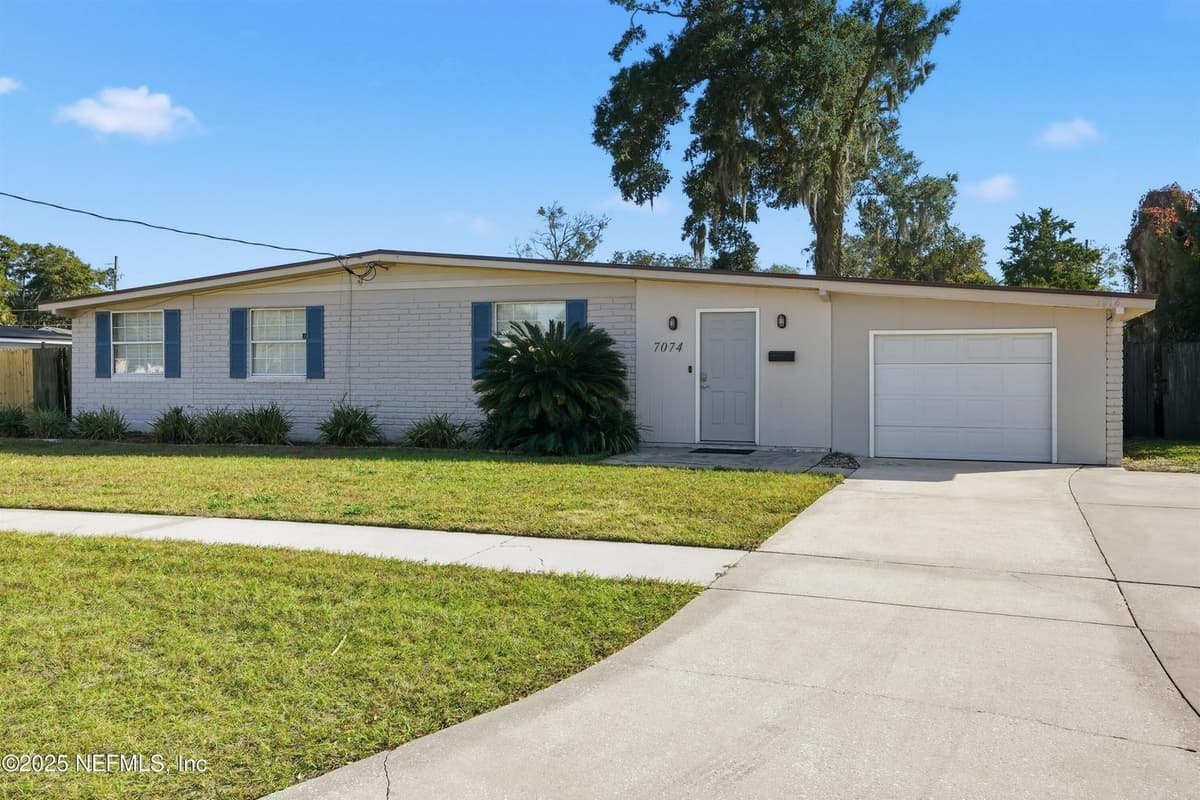 7074 BARKWOOD Drive, Jacksonville, FL 32277 3