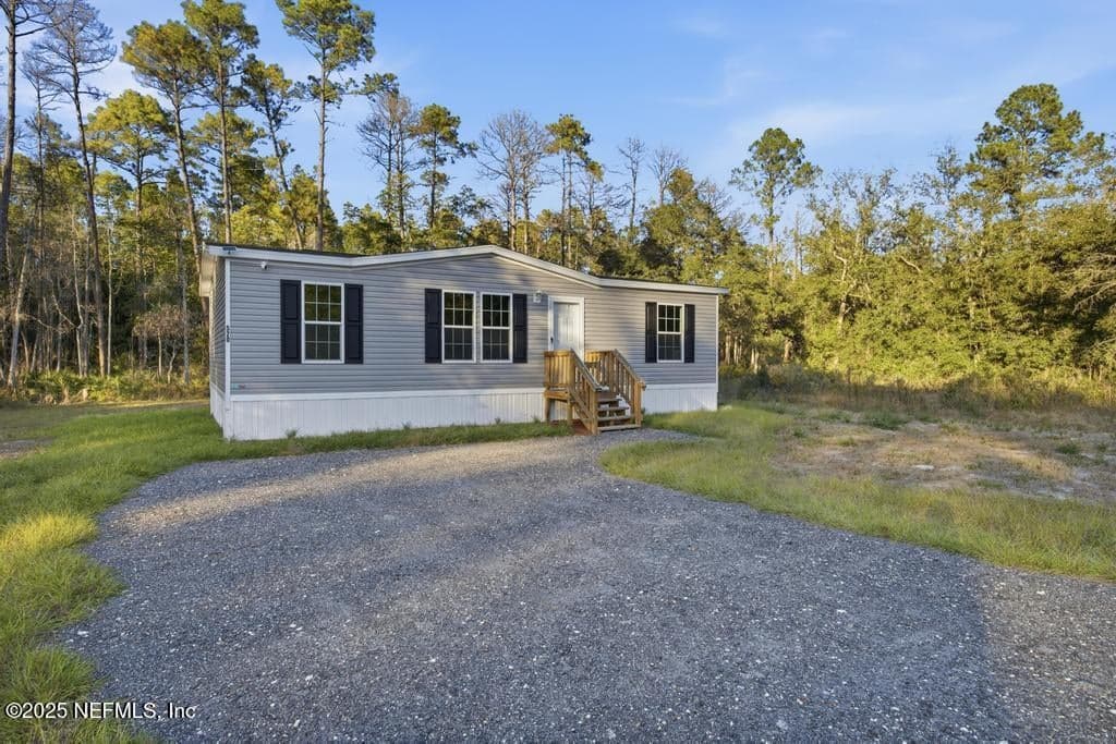 520 HICKORY NUT Trail, Satsuma, FL 32189 3