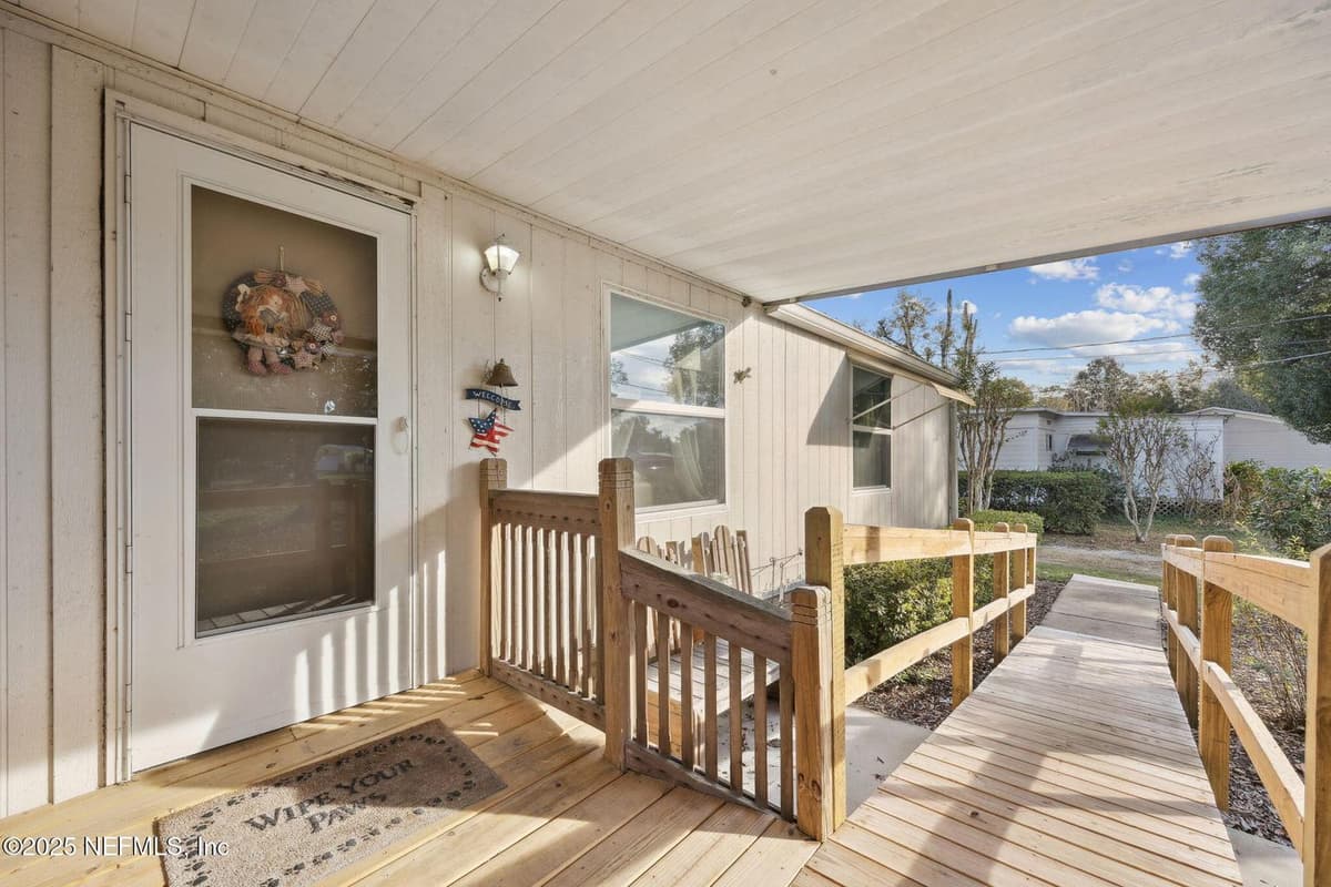100 WATERWAY Avenue, Satsuma, FL 32189 2