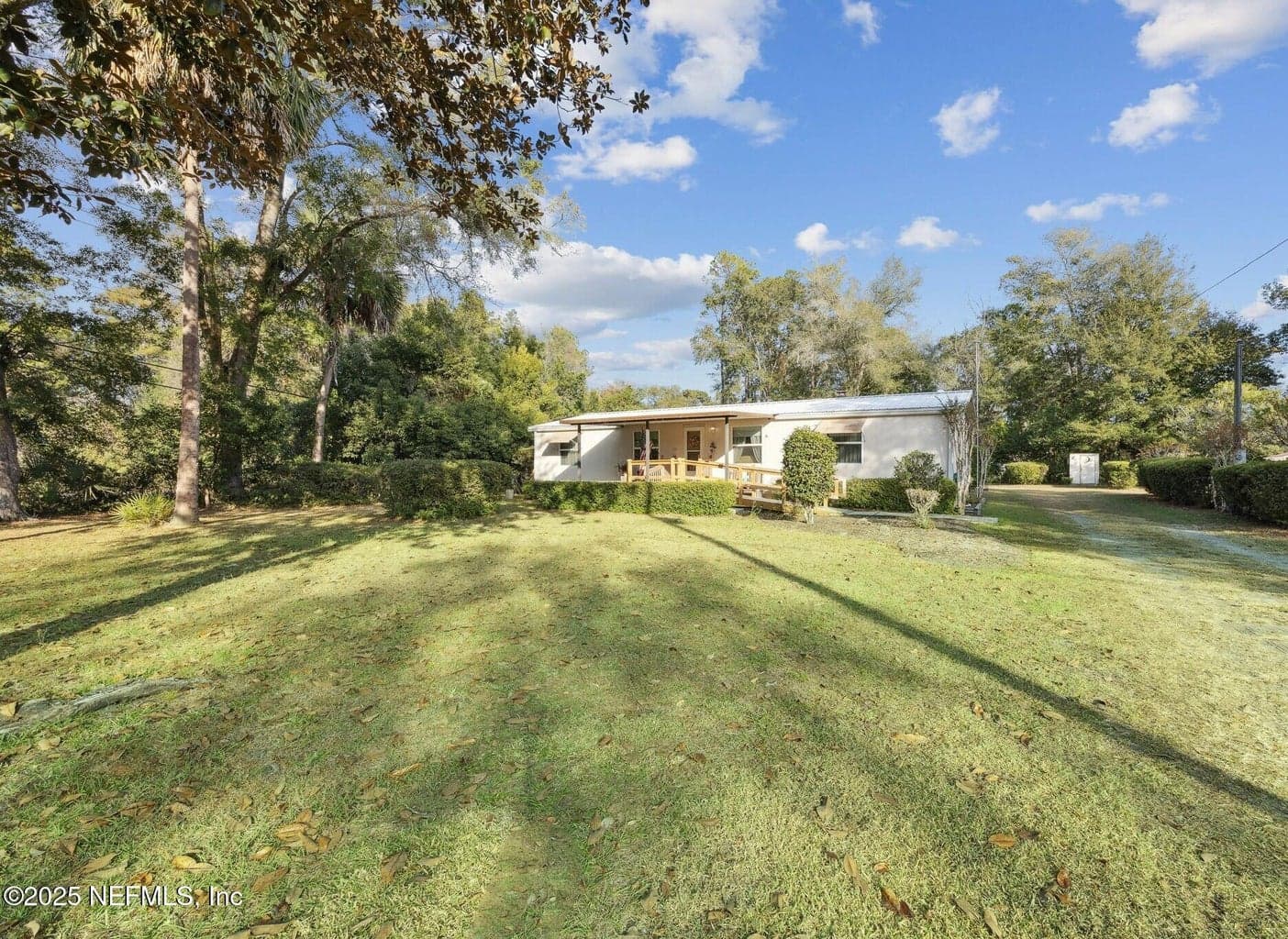 100 WATERWAY Avenue, Satsuma, FL 32189