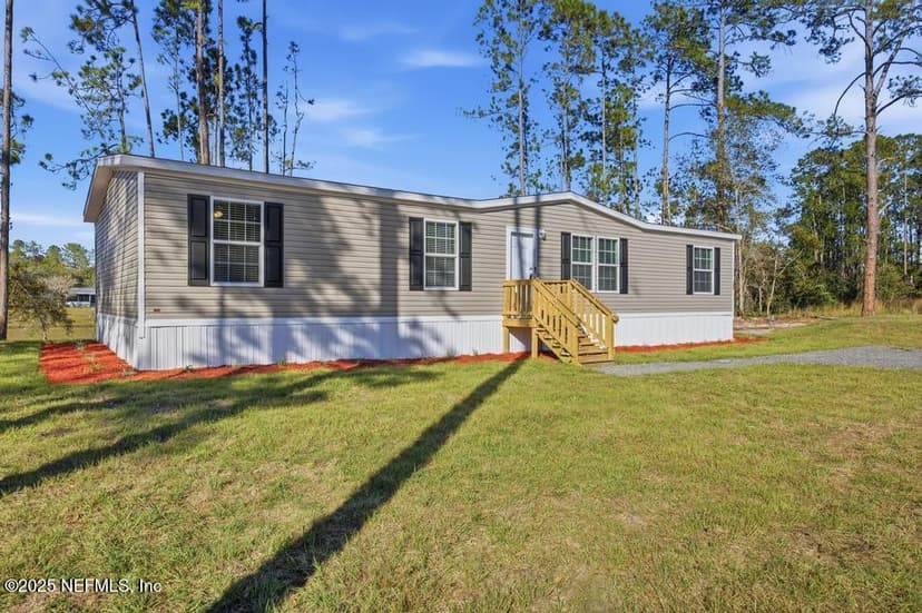 156 WALLACE Street, Interlachen, FL 32148