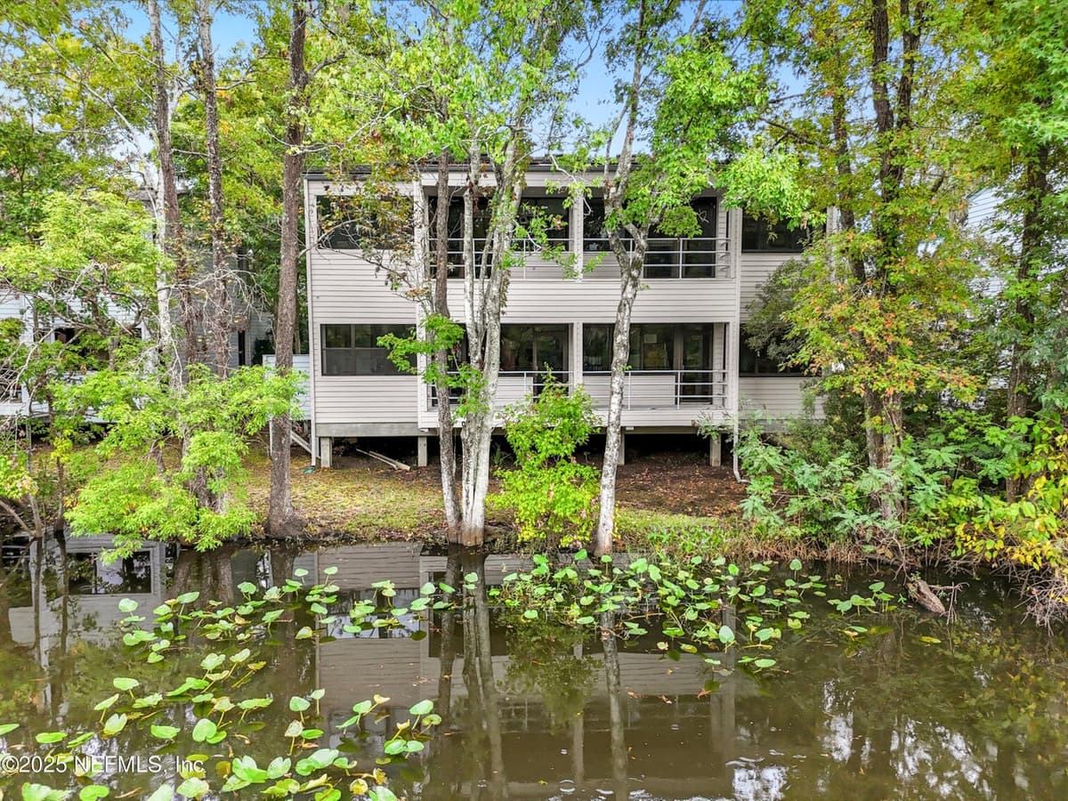 8818 GOODBYS EXECUTIVE Drive, Jacksonville, FL 32217 3