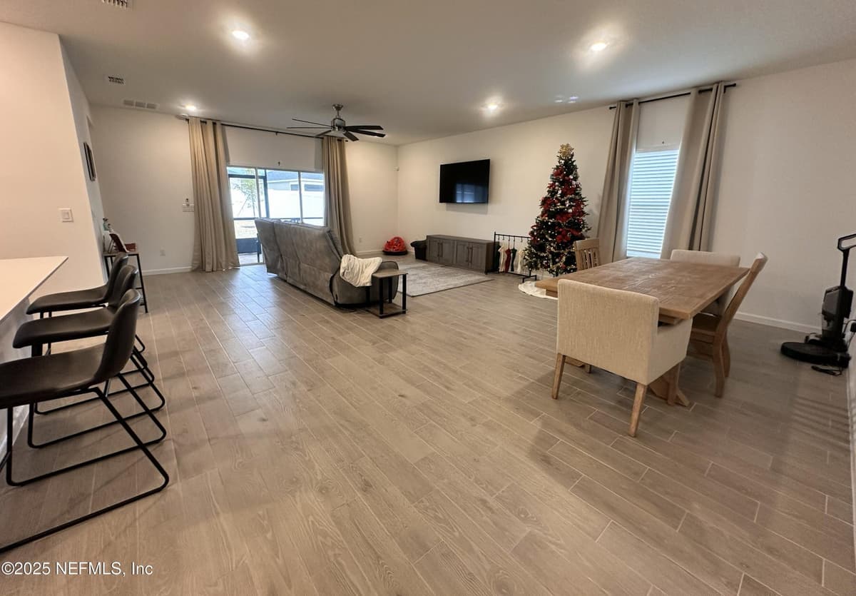 1455 GWINNETT Lane, Jacksonville, FL 32218 2
