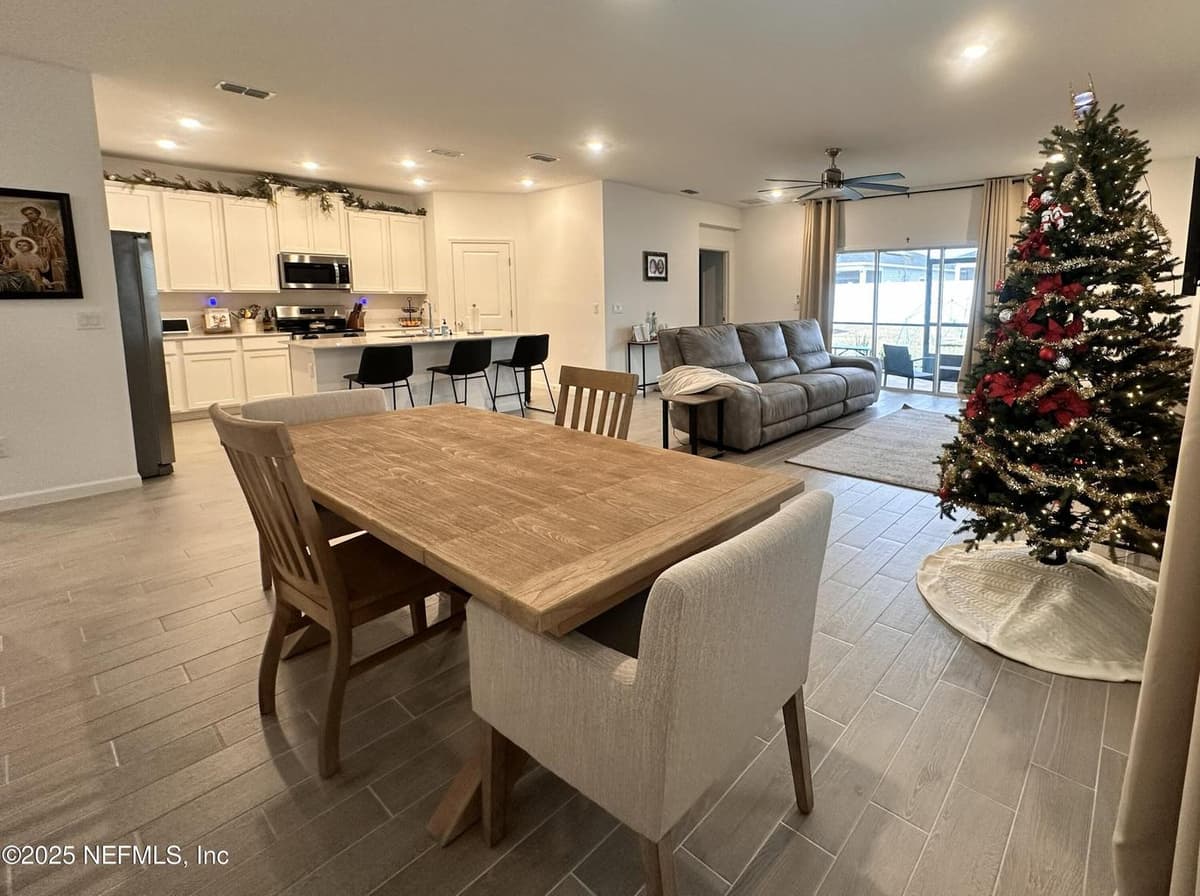 1455 GWINNETT Lane, Jacksonville, FL 32218 3