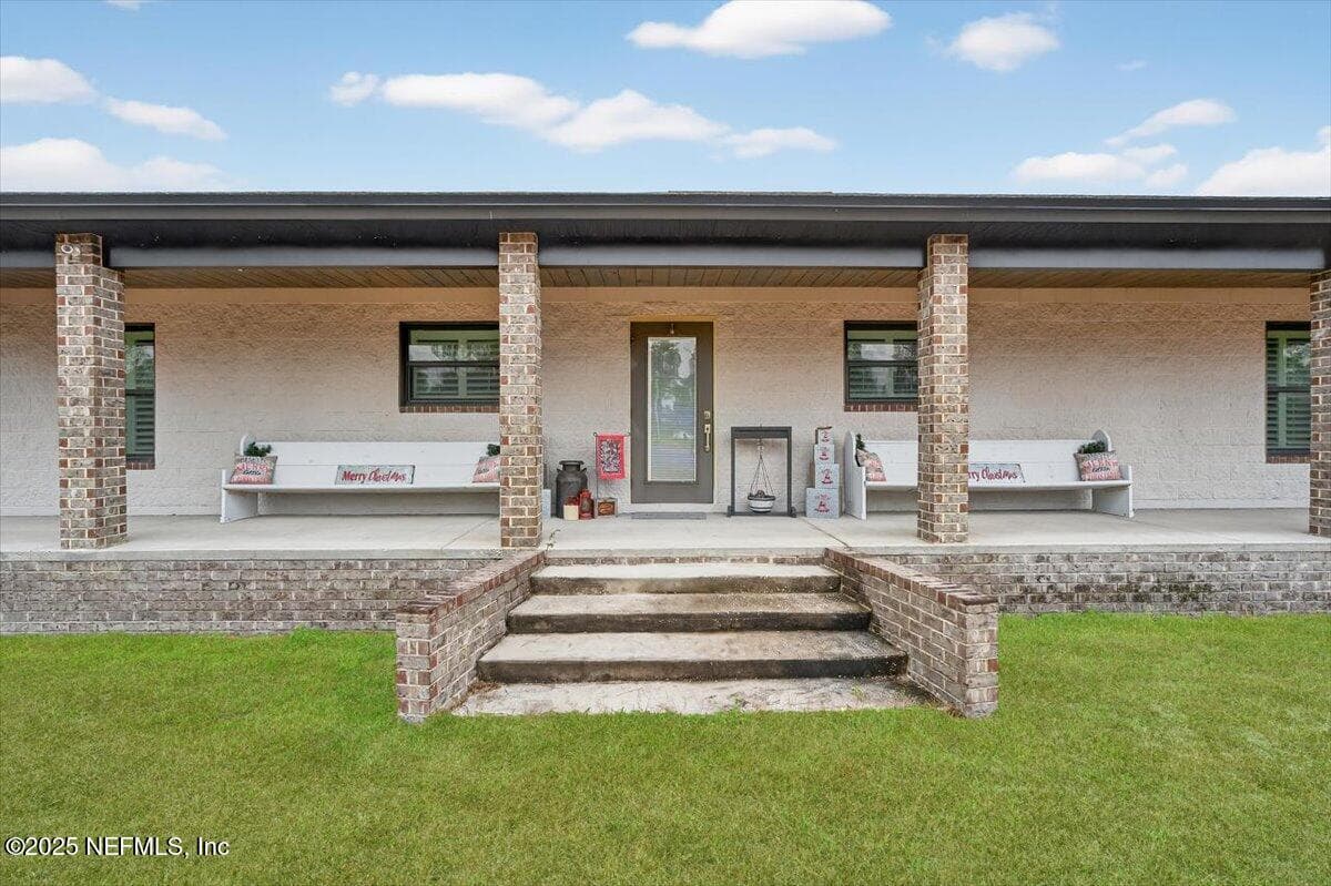 14189 GLEN FARMS Drive, Glen St. Mary, FL 32040