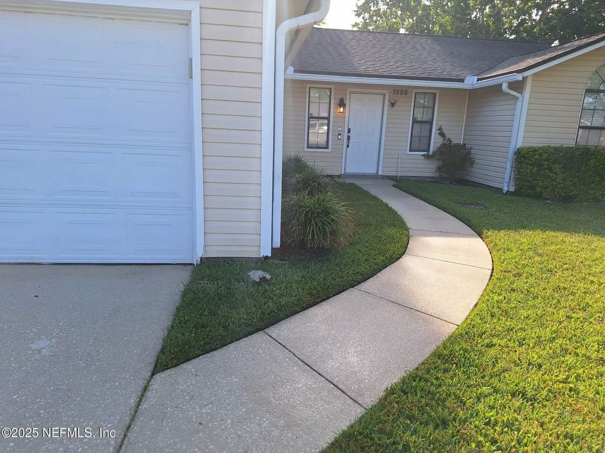 7826 ALLSPICE Circle E, Jacksonville, FL 32244 2