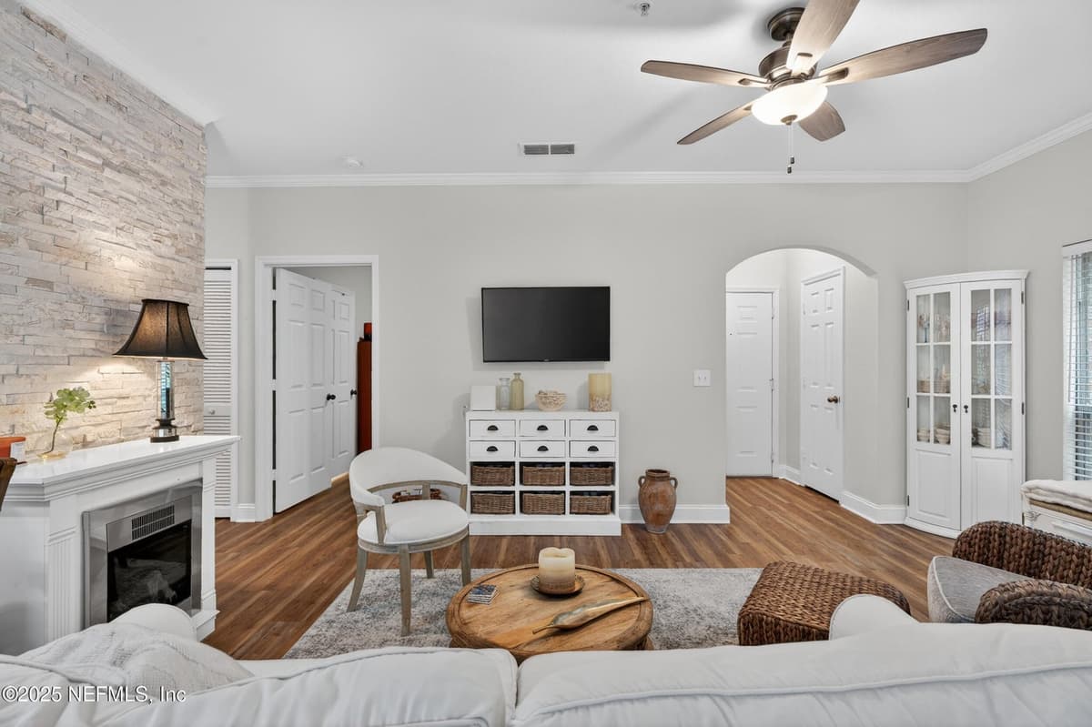 7800 POINT MEADOWS Drive 417, Jacksonville, FL 32256 3