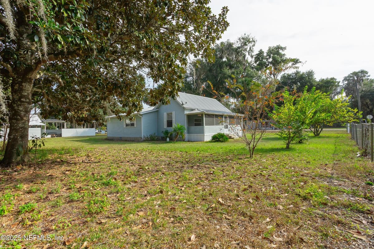 200 1ST Avenue, Welaka, FL 32193 3
