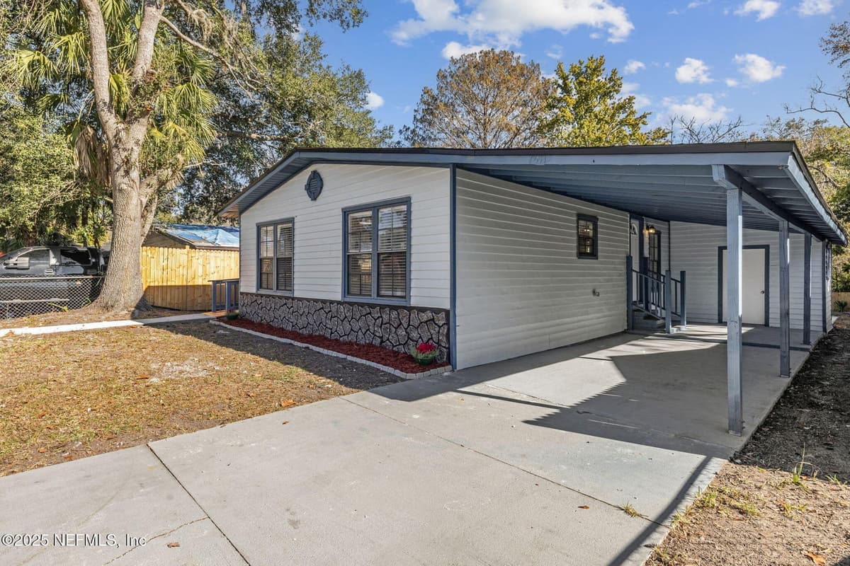 7611 MC COWAN Drive, Jacksonville, FL 32244 3