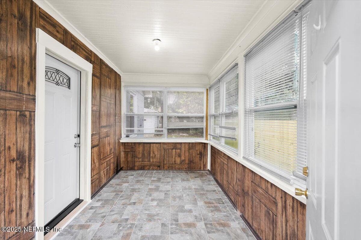 8126 PAUL JONES Drive, Jacksonville, FL 32208 2