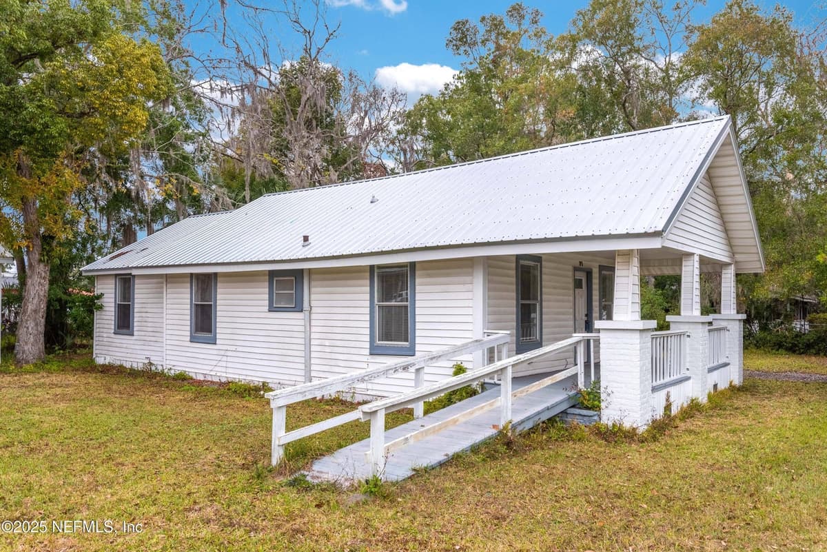 715 N WALNUT Street, Starke, FL 32091 3
